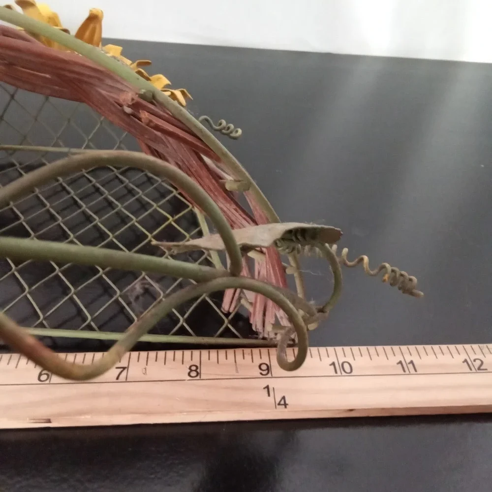 Vintage Rustic Sunflower Metal Wire Wall Basket Farmhouse Floral Decor Green